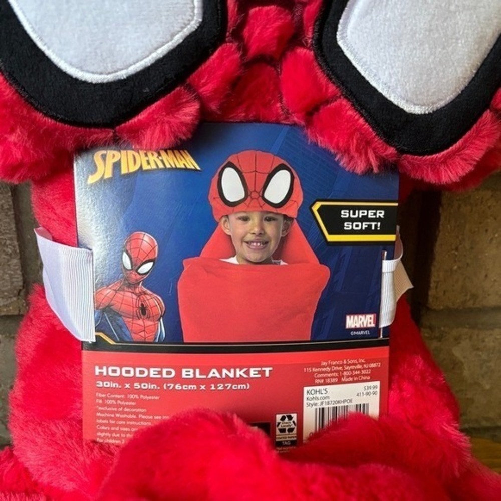 Marvel Kids Spider-Man Red Plush  Hooded Throw Blanket 30in x 50in NWT - Picture 2 of 8